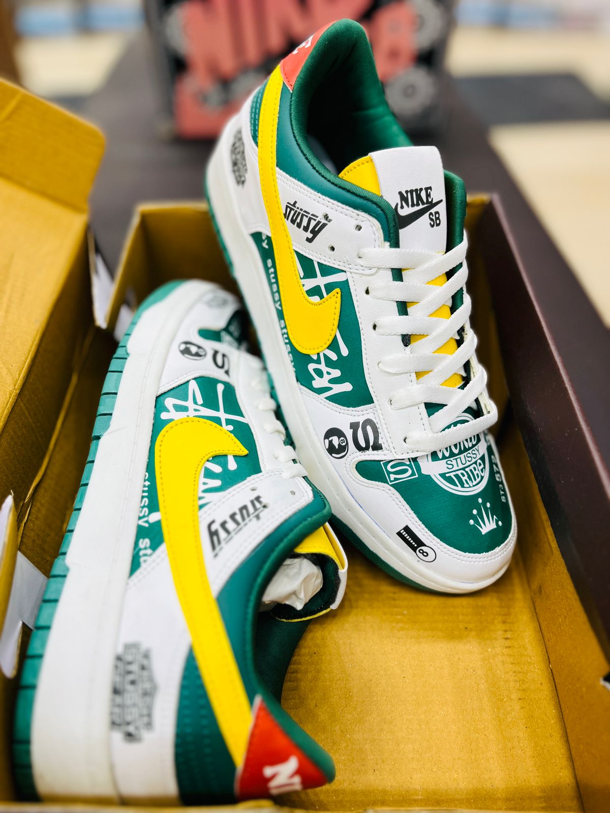 NIKE SB DUNK LOW STUSSY