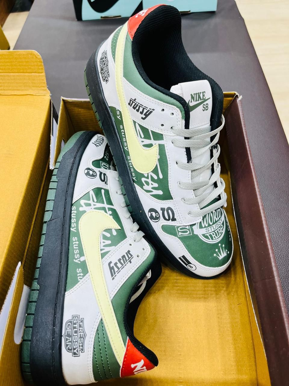 NIKE SB DUNK LOW STUSSY
